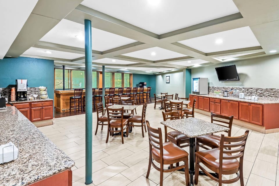 Quality Inn West Des Moines - Clive Hotel in West Des Moines