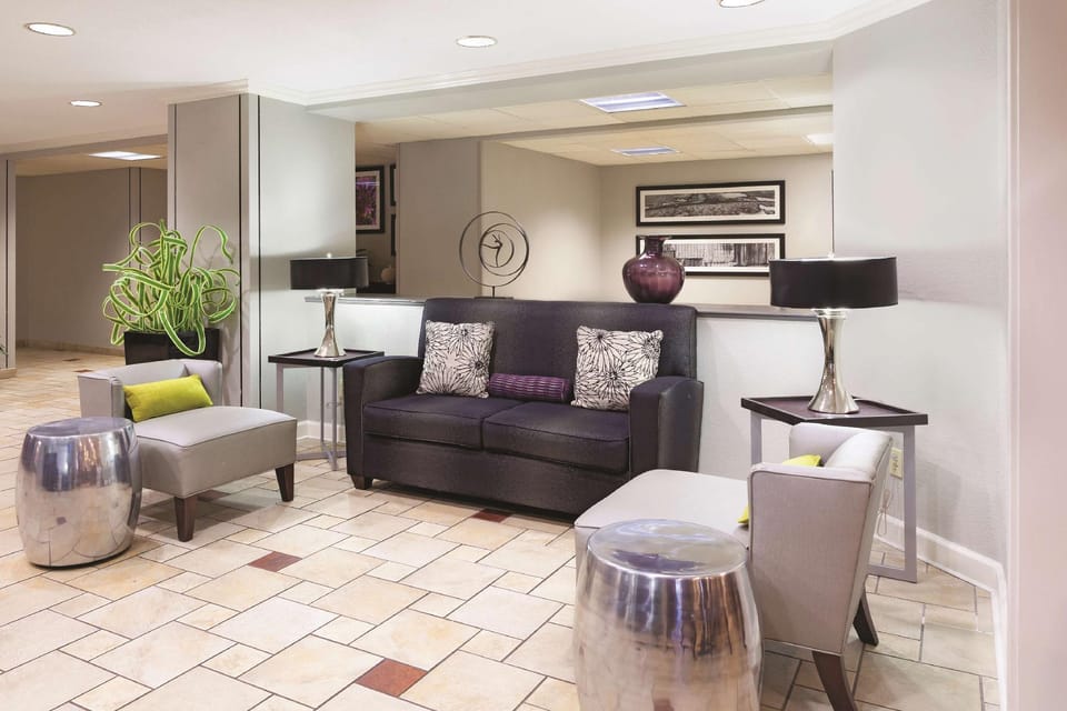 La Quinta Inn & Suites by Wyndham Miami Airport East Hotel in Miami Springs