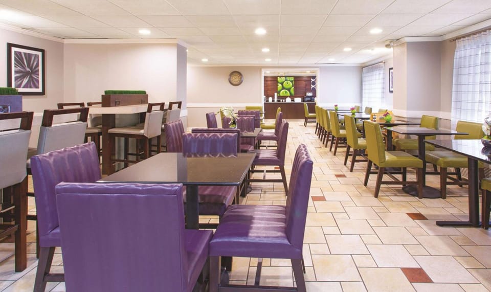 La Quinta Inn & Suites by Wyndham Miami Airport East Hotel in Miami Springs