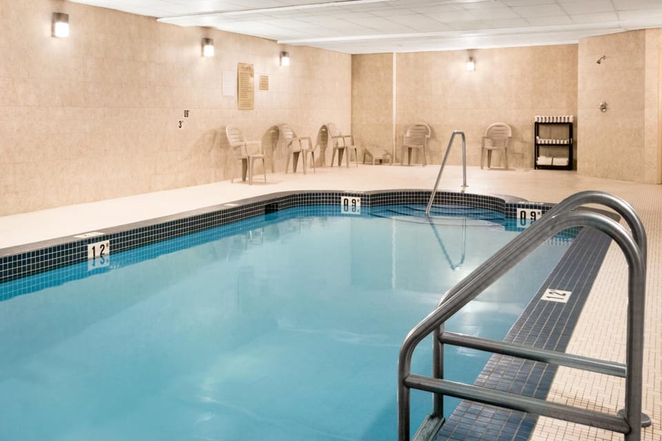 Days Inn & Suites by Wyndham Cochrane Hotel in Cochrane