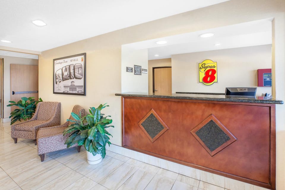 Super 8 By Wyndham Seville Hotel in Ohio