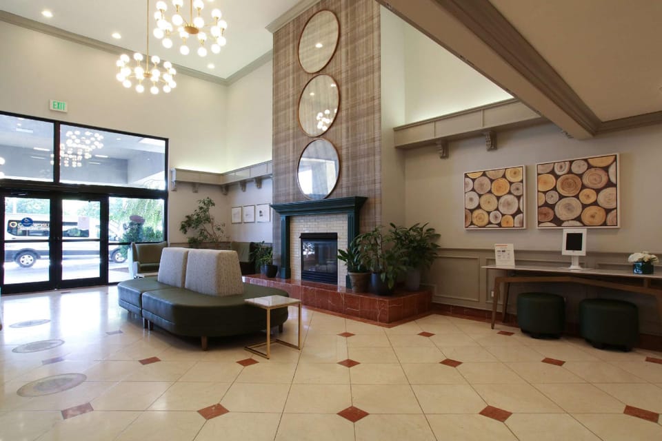 Oxford Suites Spokane Valley Hotel in Veradale