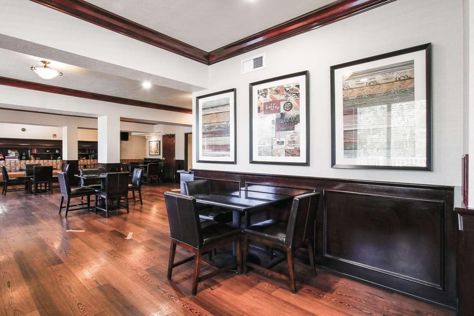 Oxford Suites Spokane Valley Hotel in Veradale