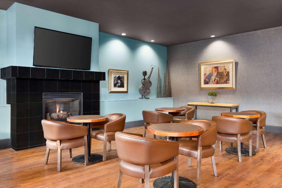 Royal Hotel Edmonton Airport, Trademark Collection by Wyndham Hotel in Leduc