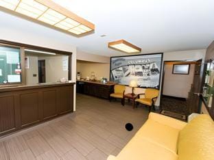 Super 8 by Wyndham Columbus/Edinburgh Hotel in Columbus