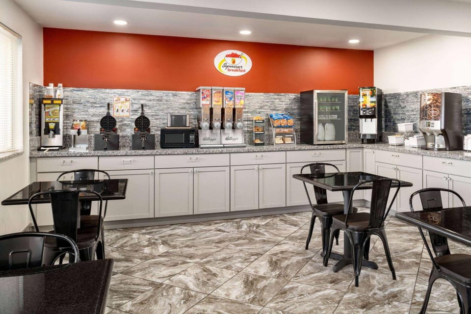 Super 8 by Wyndham Columbus/Edinburgh Hotel in Columbus