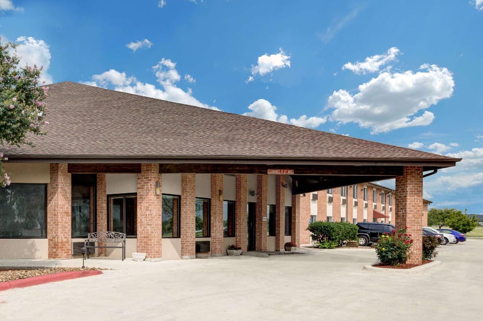 Baymont by Wyndham San Marcos Hotel in San Marcos