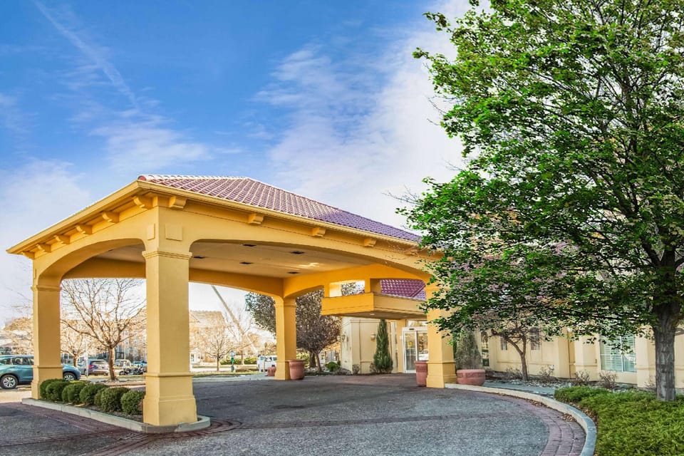 La Quinta Inn & Suites by Wyndham Colorado Springs South AP Hotel in Colorado Springs