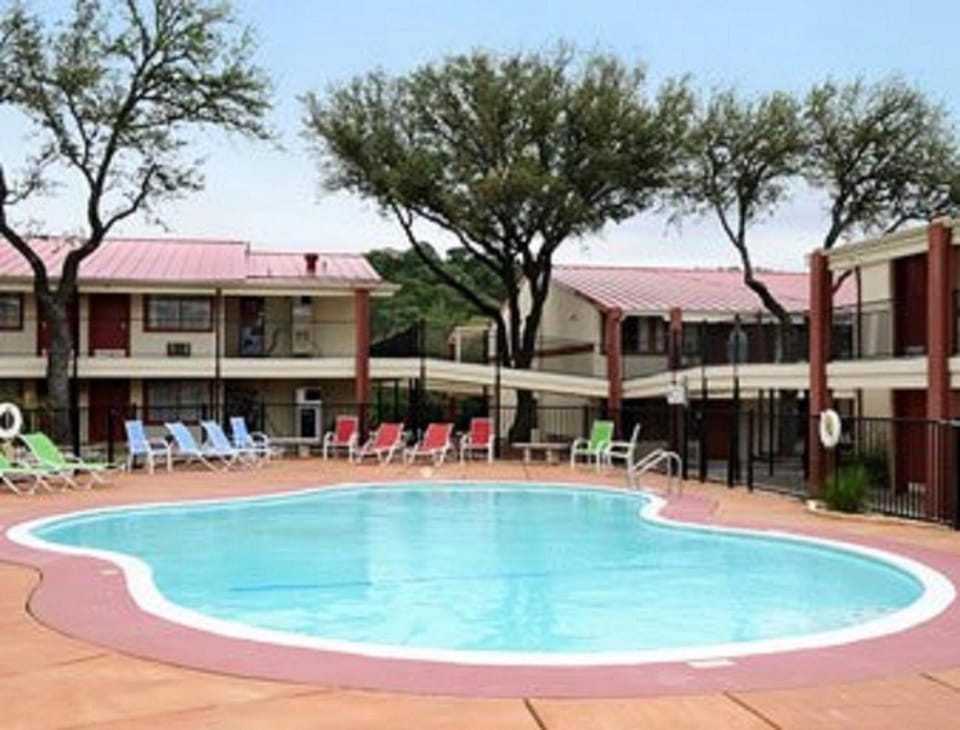 Super 8 By Wyndham Kerrville Tx Hotel in Kerrville