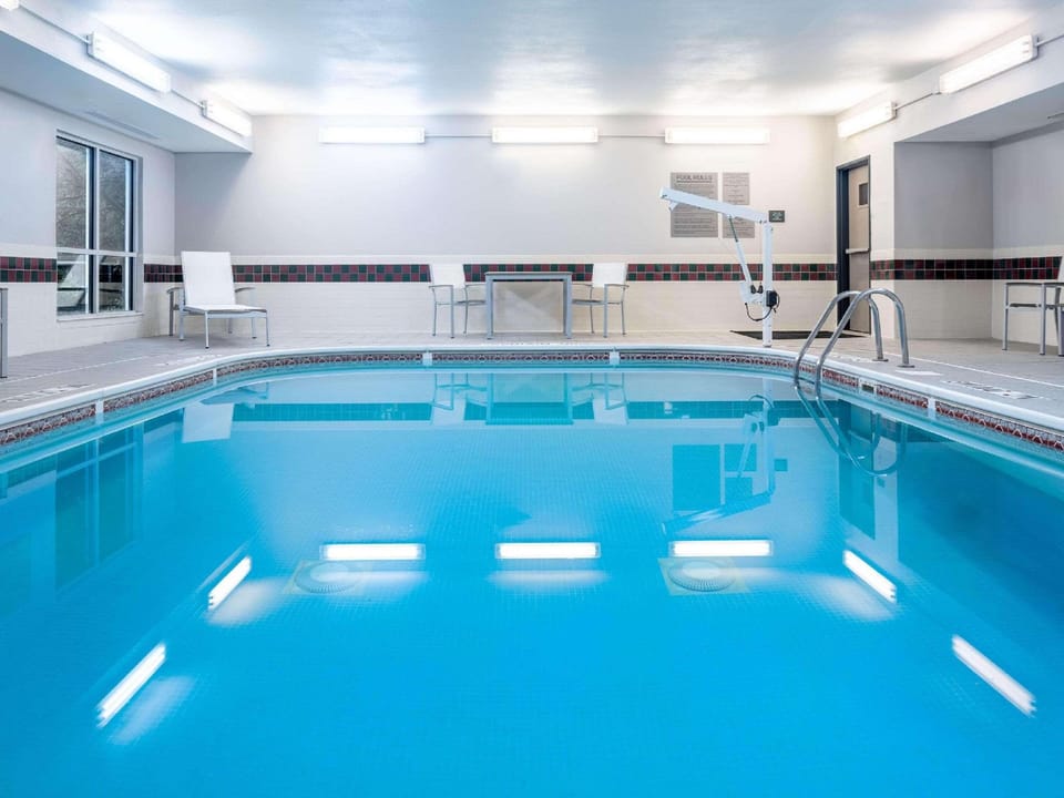Country Inn & Suites by Radisson, Maumee - Toledo Hotel in Maumee