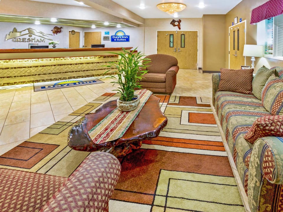 Days Inn & Suites by Wyndham Gresham Hotel in Troutdale