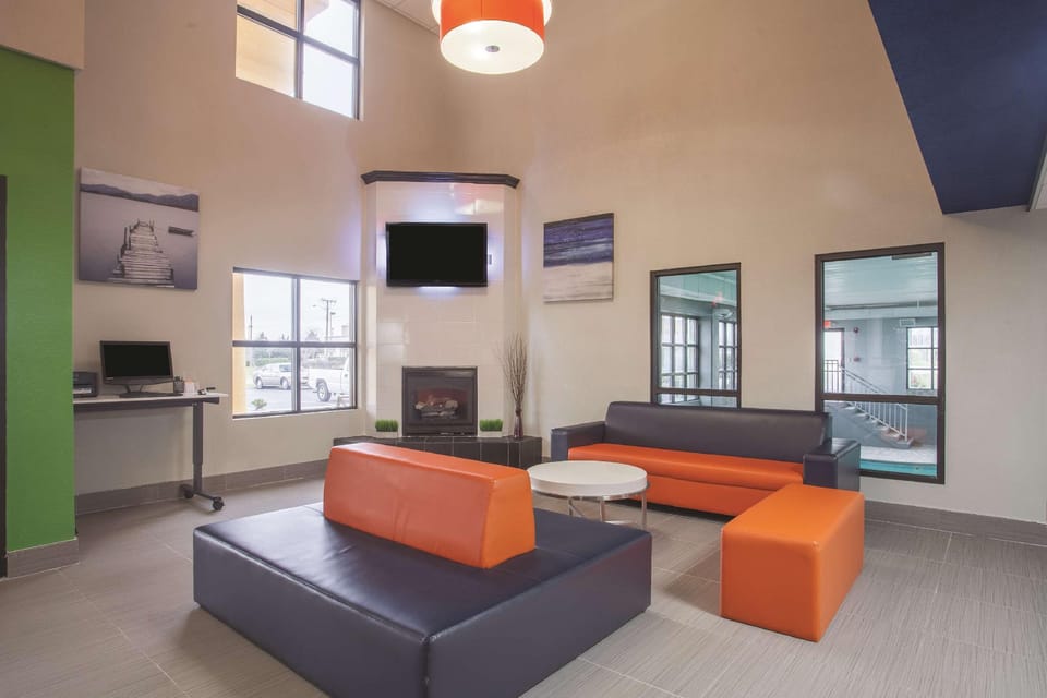 La Quinta Inn & Suites by Wyndham Knoxville East Hotel in Knoxville