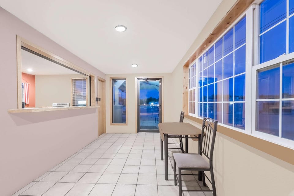 Super 8 By Wyndham Belle Fourche Sd Hotel in Black Hills