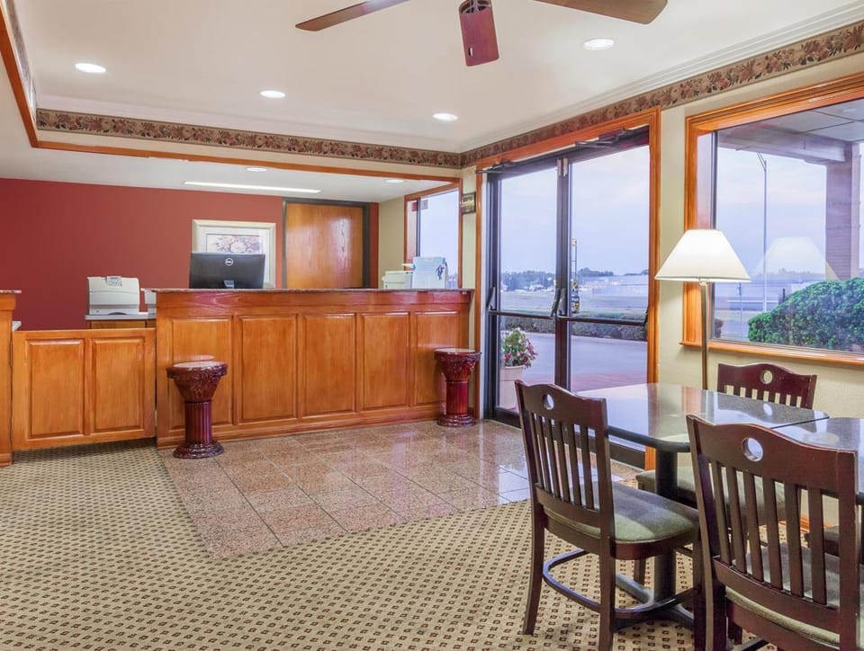 Super 8 By Wyndham Mount Vernon Hotel in Texas