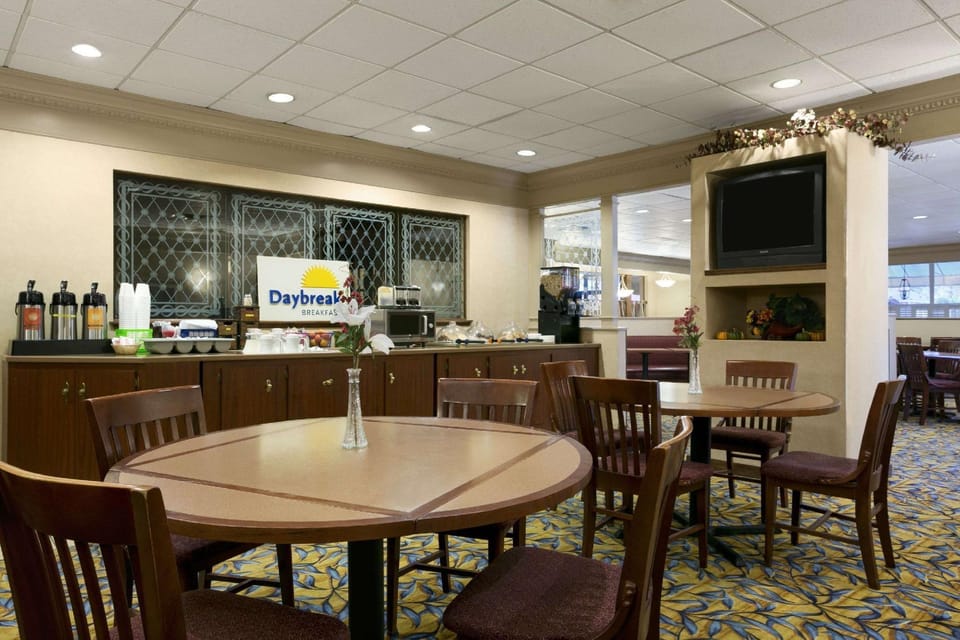 Days Inn by Wyndham Sidney OH Hotel in Ohio
