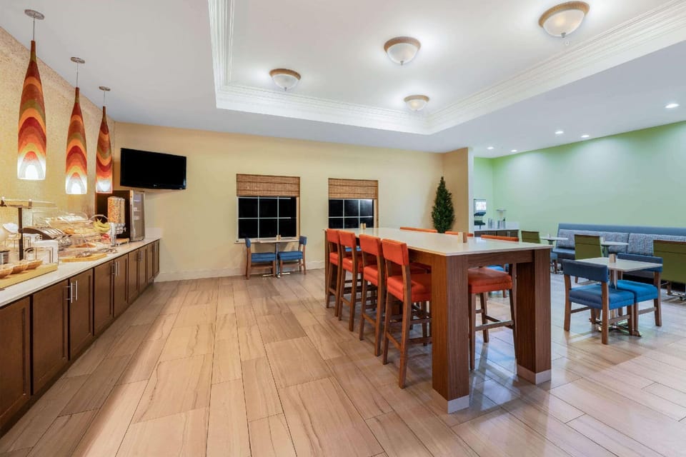 La Quinta Inn & Suites by Wyndham Broussard - Lafayette Area Hotel in Broussard