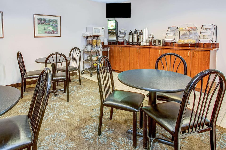 Microtel Inn & Suites by Wyndham Mason/Kings Island Hotel in Mason