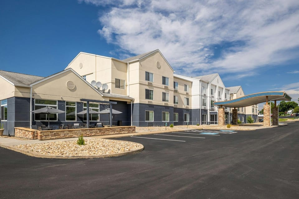 Fairfield by Marriott Inn & Suites Butler Hotel in Allegheny River