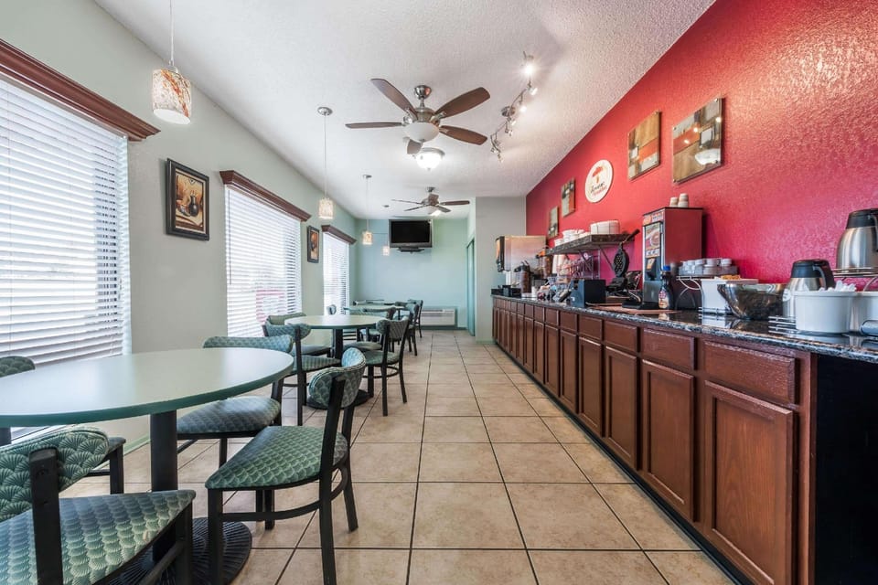 Super 8 By Wyndham Waco/Mall Area Tx Hotel in Woodway