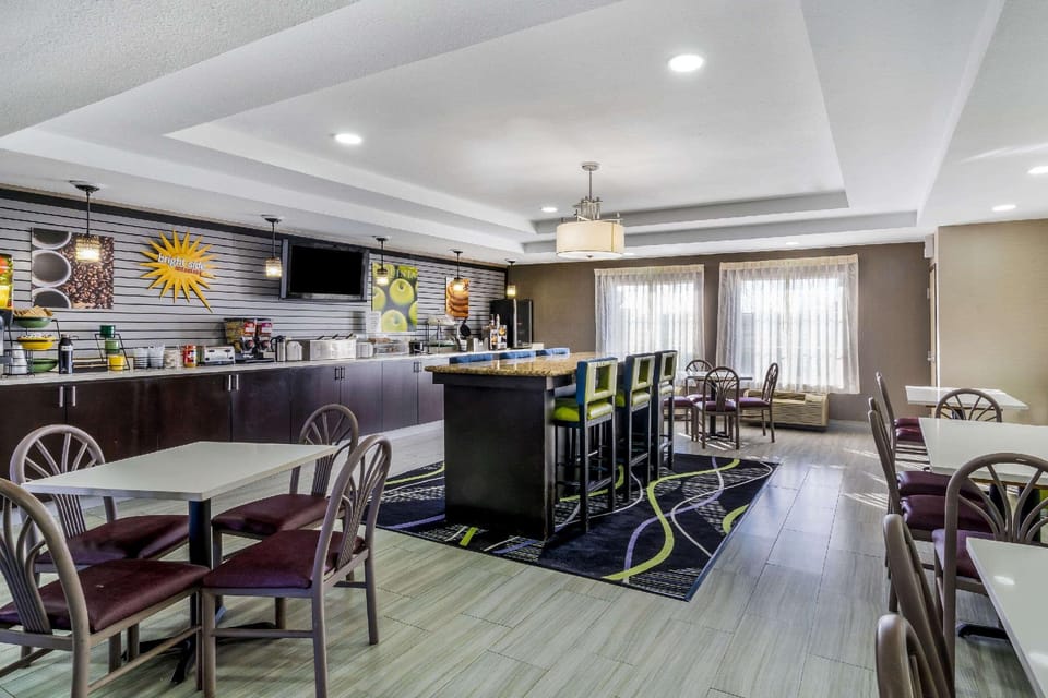 La Quinta Inn & Suites by Wyndham Canton MS Hotel in Mississippi