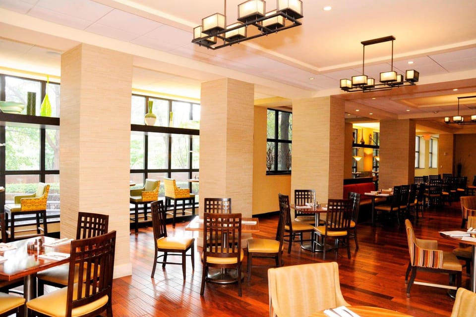 Chicago Marriott Suites O'Hare Hotel in Rosemont