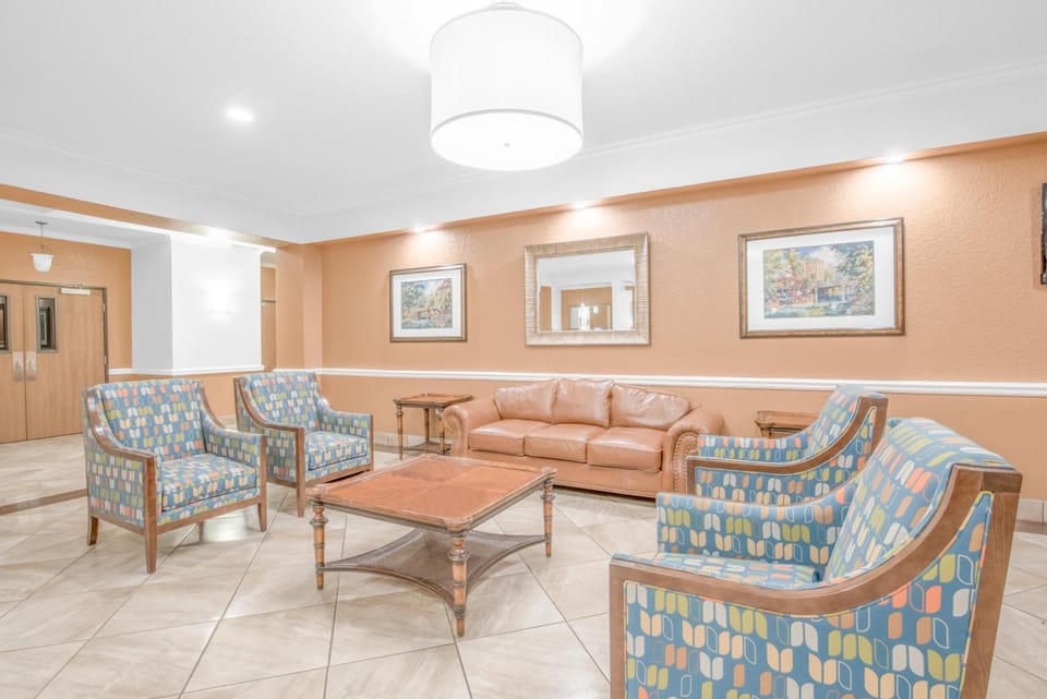 Baymont by Wyndham Pearsall Hotel in Rio Grande