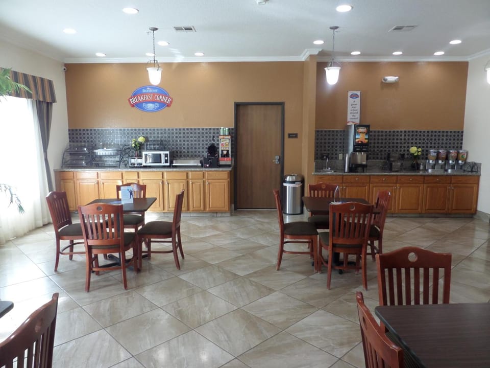 Baymont by Wyndham Pearsall Hotel in Rio Grande