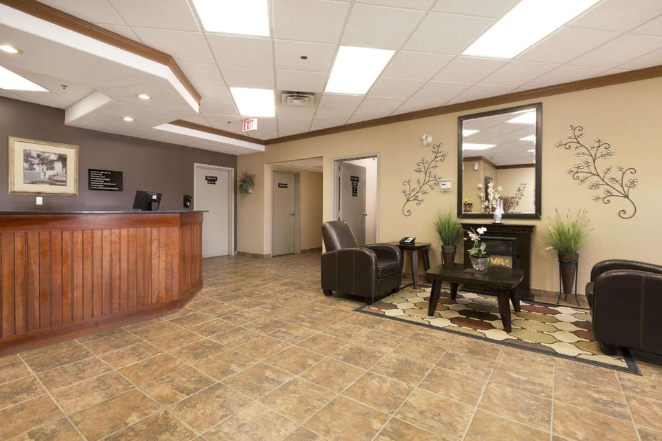 Super 8 By Wyndham Drayton Valley Hotel in Alberta