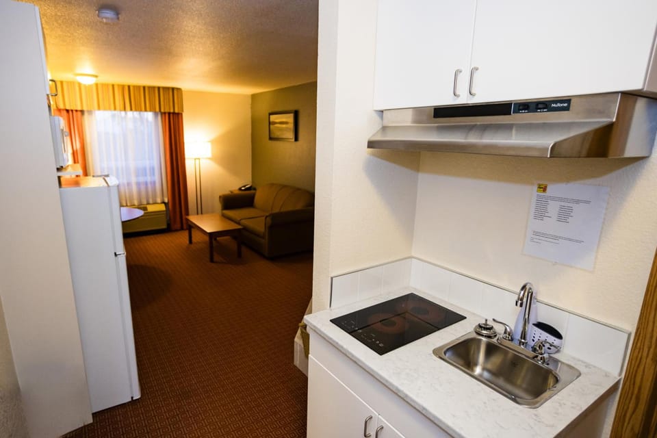 Super 8 By Wyndham Drayton Valley Hotel in Alberta