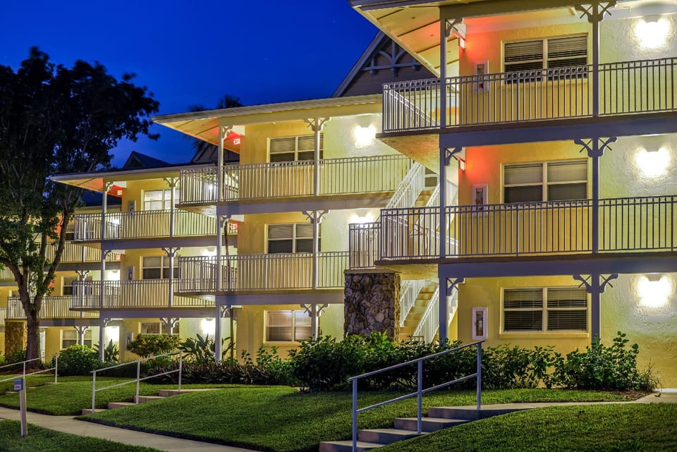 Hilton Vacation Club Charter Club Naples Bay Apartment hotel in Naples