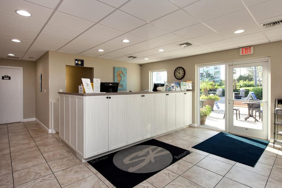 Silver Surf Gulf Beach Resort Hotel in Bradenton Beach