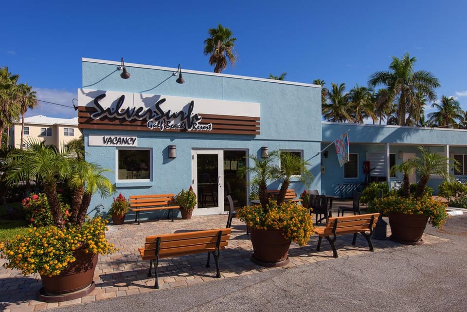 Silver Surf Gulf Beach Resort Hotel in Bradenton Beach