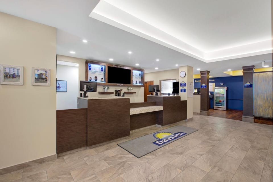 Days Inn & Suites by Wyndham Lindsay Hotel in Kawartha Lakes
