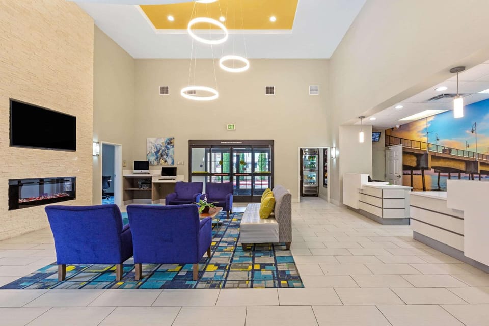 La Quinta Inn & Suites by Wyndham NE Long Beach/Cypress Hotel in Hawaiian Gardens