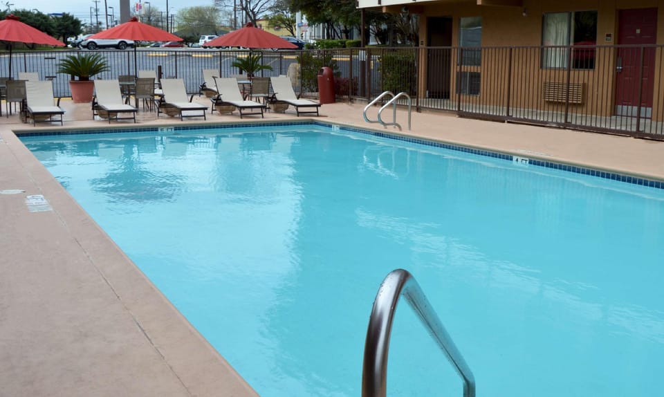 Travelodge by Wyndham San Antonio Lackland AFB North Hotel in San Antonio