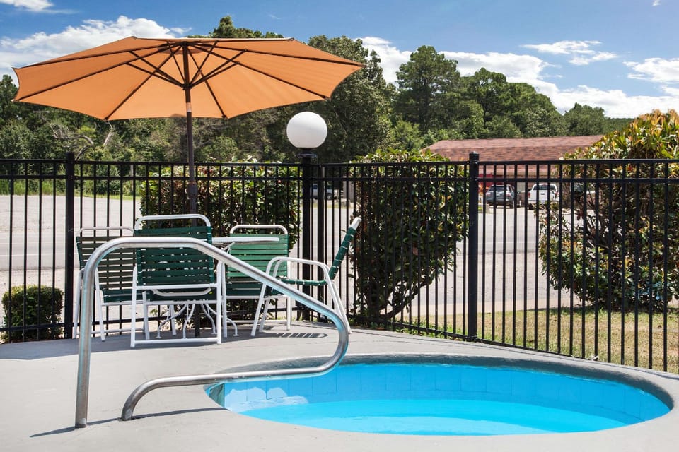 Days Inn by Wyndham Caddo Valley Arkadelphia Hotel in Arkansas