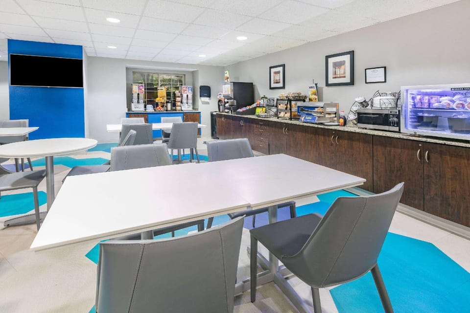 Microtel Inn and Suites by Wyndham Austin Airport Hotel in Montopolis