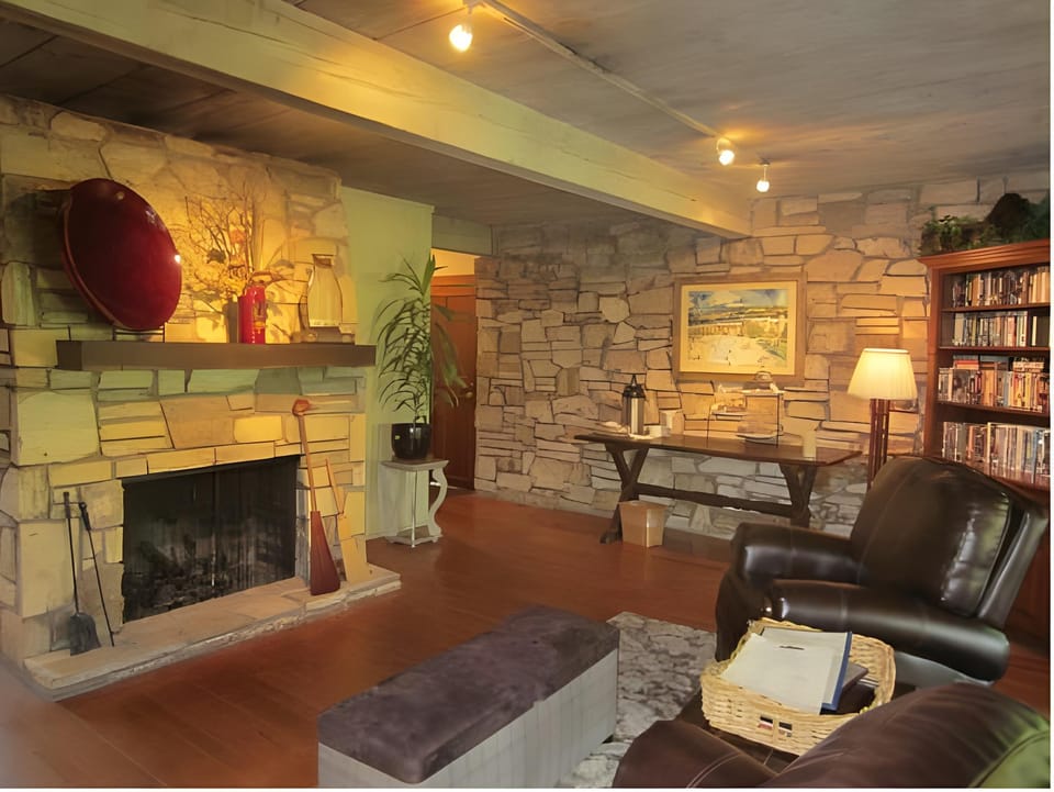 Carmel Valley Lodge Hotel in Carmel Valley