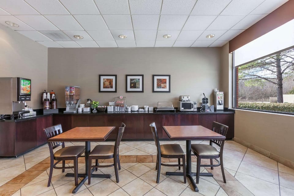Super 8 By Wyndham Atoka Hotel in Oklahoma