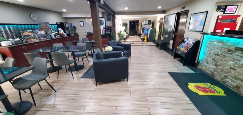 Super 8 By Wyndham Sterling Heights/Detroit Area Hotel in Sterling Heights