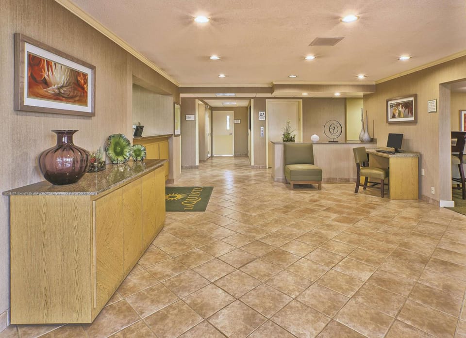 La Quinta Inn by Wyndham Toledo Perrysburg Hotel in Maumee