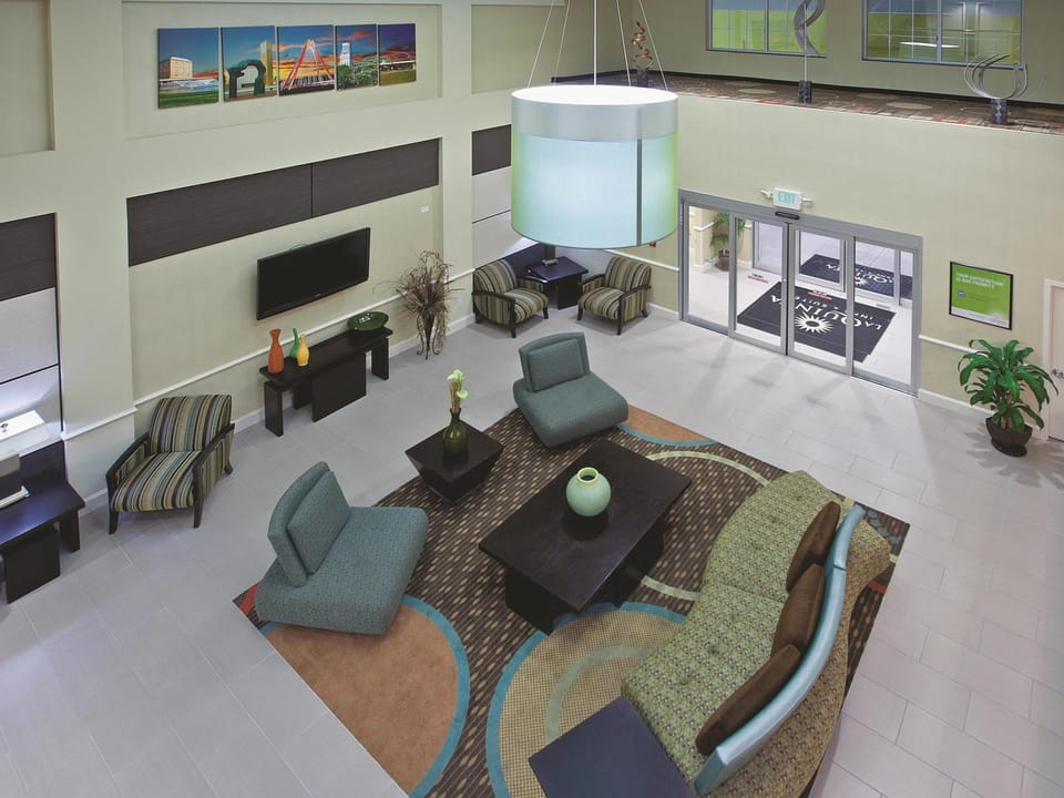 La Quinta Inn & Suites by Wyndham Columbus - Edinburgh Hotel in Columbus