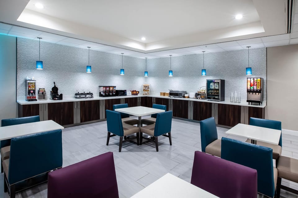 La Quinta Inn & Suites by Wyndham Lubbock North Hotel in Lubbock
