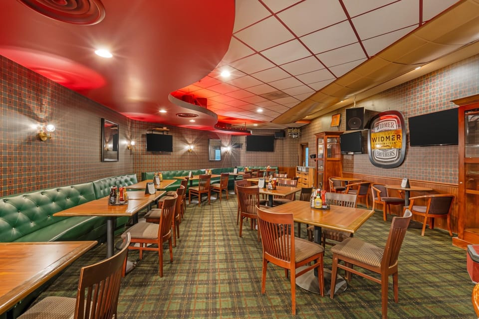 Red Lion Hotel Rogue Regency Medford Airport Hotel in Medford