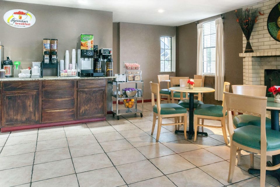 Super 8 by Wyndham Fredericksburg Hotel in Fredericksburg