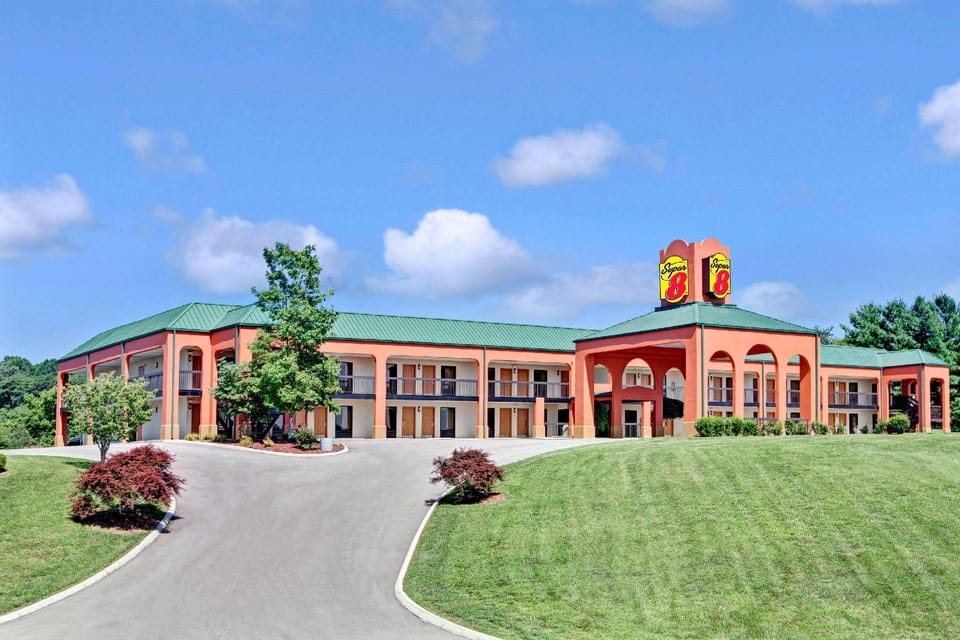 Super 8 By Wyndham Knoxville East Hotel in Knoxville