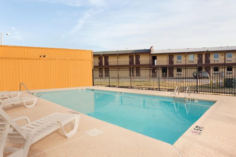 Super 8 By Wyndham Joplin Hotel in Joplin