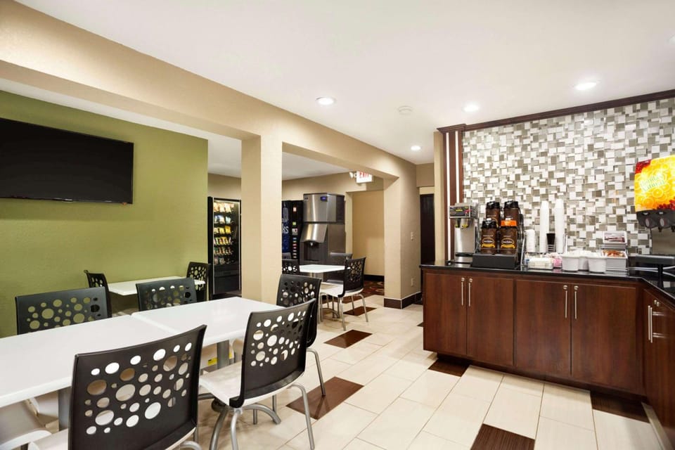 Super 8 By Wyndham Joplin Hotel in Joplin