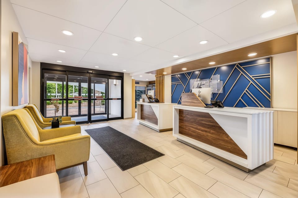 Holiday Inn Express & Suites Minneapolis – West End by IHG Hotel in Golden Valley