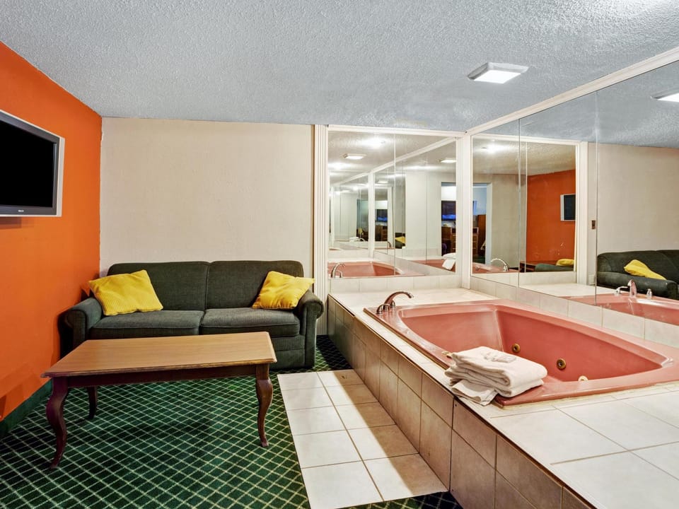 Knights Inn Detroit Area Sterling Heights Hotel in Sterling Heights